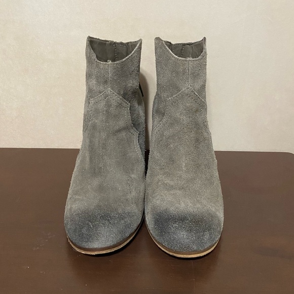 BP EUC Trott ankle bootie with back zipper and block heel distressed grey size 8 - Picture 4 of 7